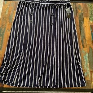 Robert Louis XL Navy blue and white with detail navy blue buttons. NWT